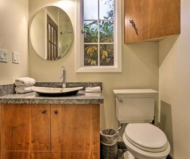 Updated Menlo Park English Tudor Garden Cottage!