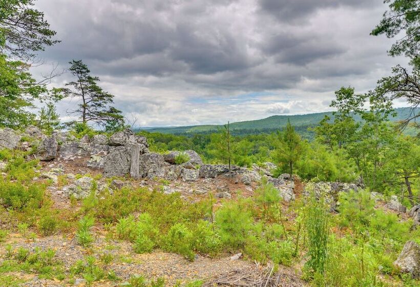 Upscale Cabin W/ Hot Tub & Deck In Wardensville!