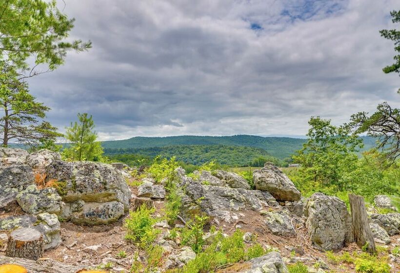 Upscale Cabin W/ Hot Tub & Deck In Wardensville!