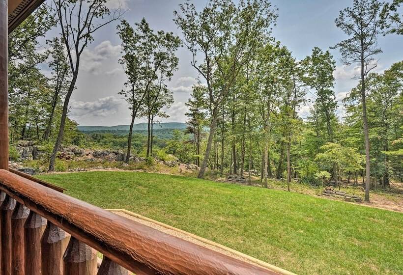 Upscale Cabin W/ Hot Tub & Deck In Wardensville!