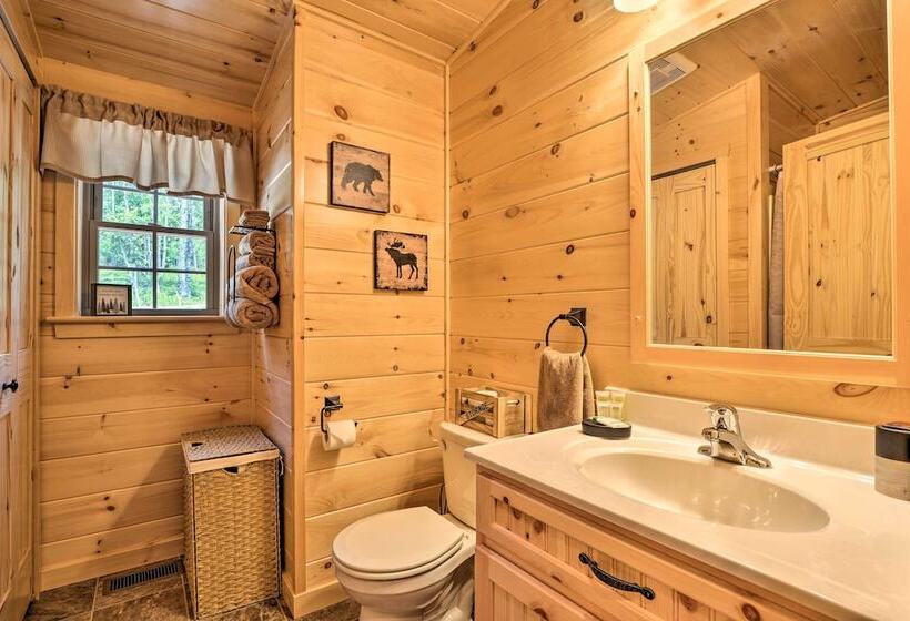 Upscale Cabin W/ Hot Tub & Deck In Wardensville!