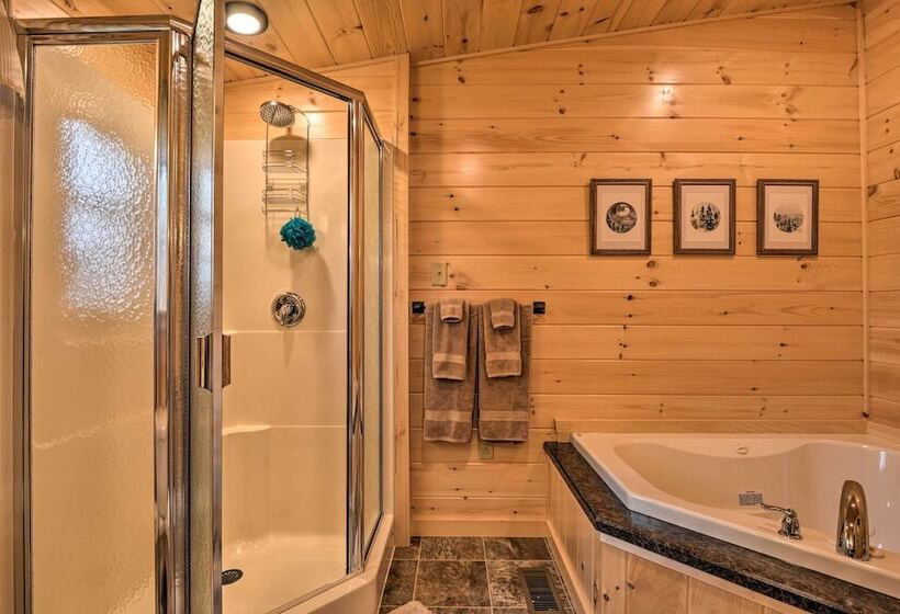 Upscale Cabin W/ Hot Tub & Deck In Wardensville!