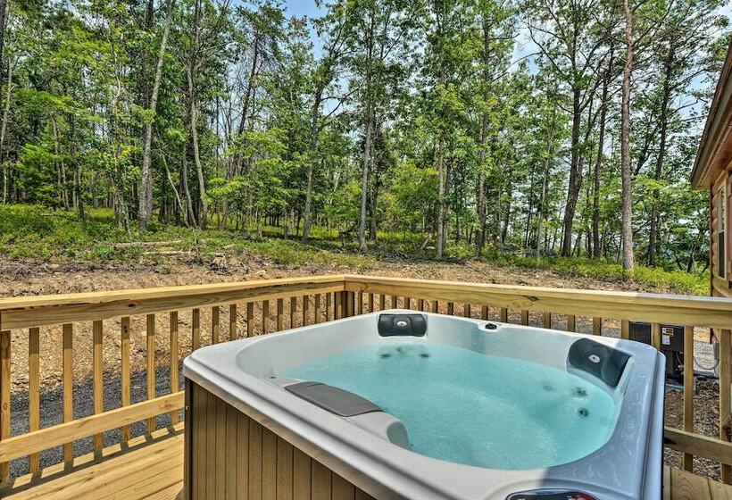 Upscale Cabin W/ Hot Tub & Deck In Wardensville!