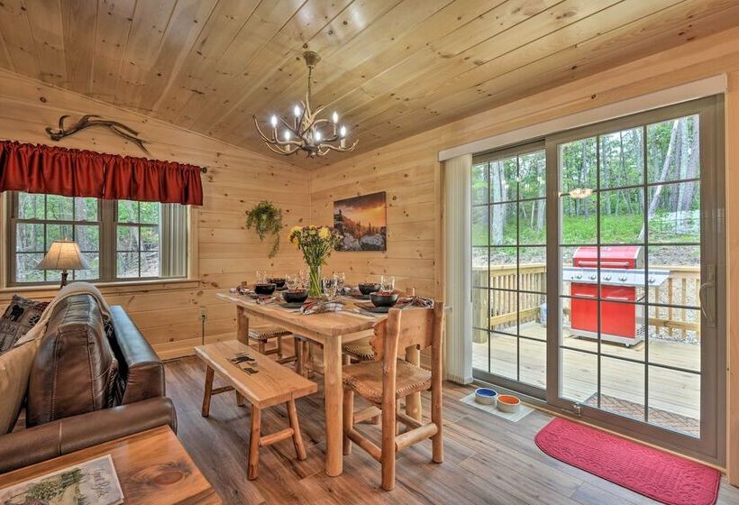 Upscale Cabin W/ Hot Tub & Deck In Wardensville!