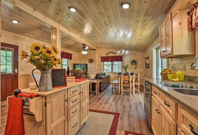 Upscale Cabin W/ Hot Tub & Deck In Wardensville!