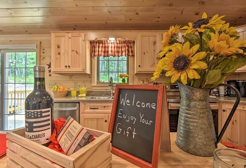 Upscale Cabin W/ Hot Tub & Deck In Wardensville!