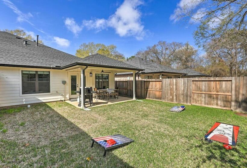 Well Appointed Montgomery Home W/ Fenced Yard