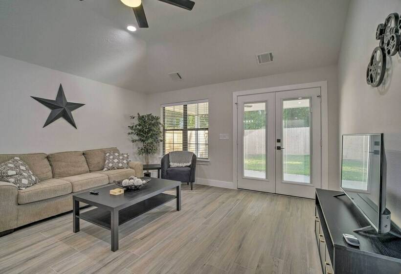 Well Appointed Montgomery Home W/ Fenced Yard