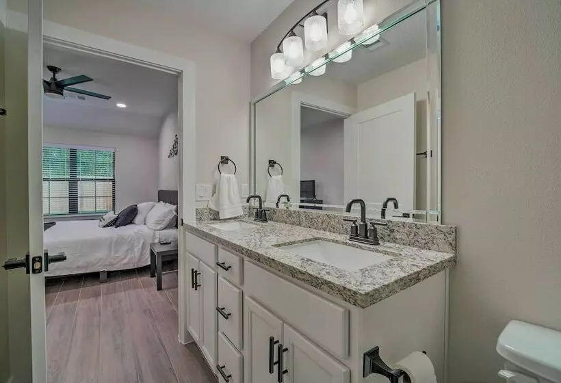 Well Appointed Montgomery Home W/ Fenced Yard