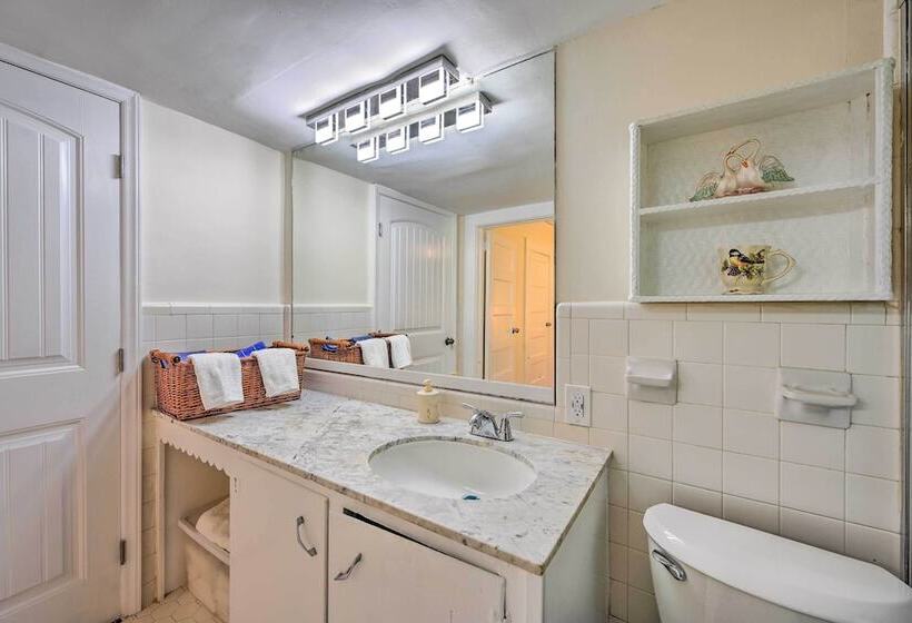 Winston Salem Retreat W/ Yard ~ 6 Mi To Dtwn!