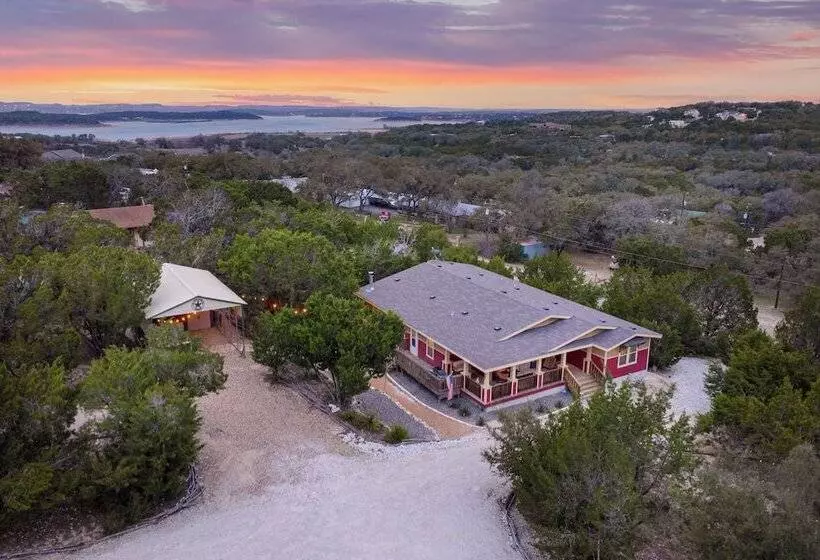Canyon Lake Retreat W/ Hot Tub, Fire Pit & Grill!