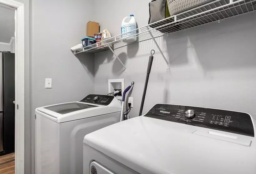 Canyon Lake Retreat W/ Hot Tub, Fire Pit & Grill!