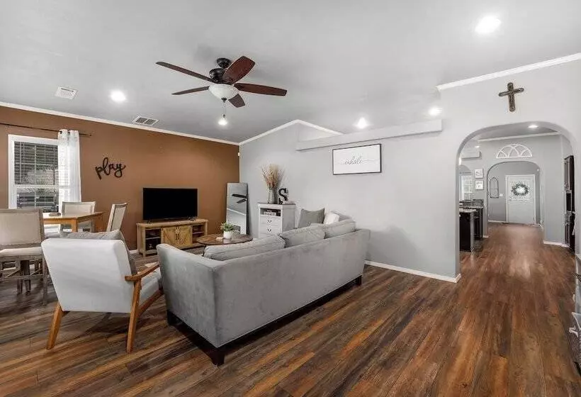 Canyon Lake Retreat W/ Hot Tub, Fire Pit & Grill!