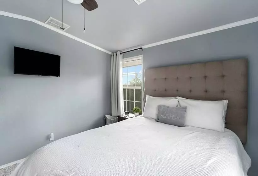 Canyon Lake Retreat W/ Hot Tub, Fire Pit & Grill!