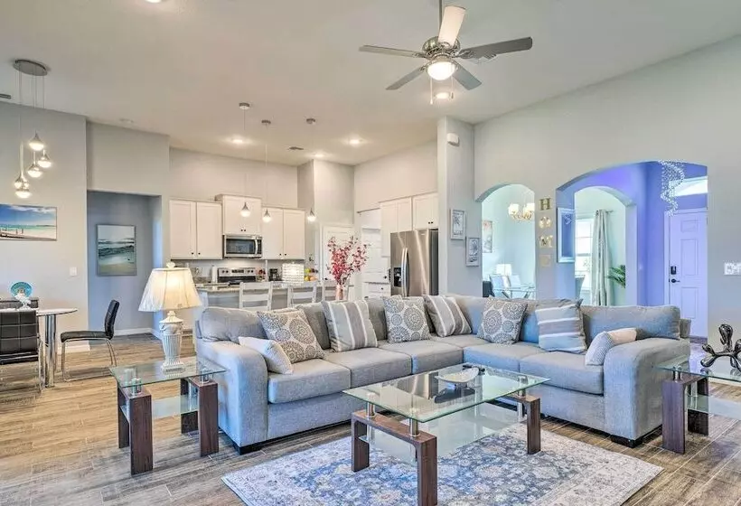 Screened In Patio & Grill: Cape Coral Retreat