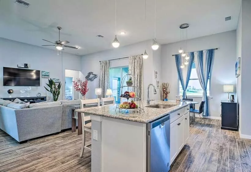 Screened In Patio & Grill: Cape Coral Retreat