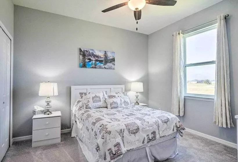 Screened In Patio & Grill: Cape Coral Retreat