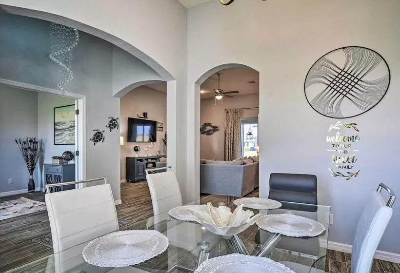 Screened In Patio & Grill: Cape Coral Retreat