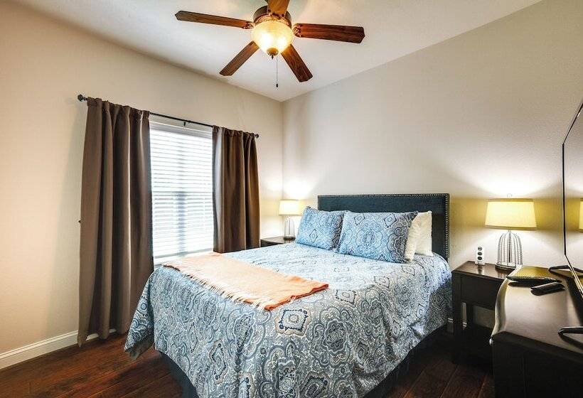 College Station Family Home: 3 Mi To Texas A&m!