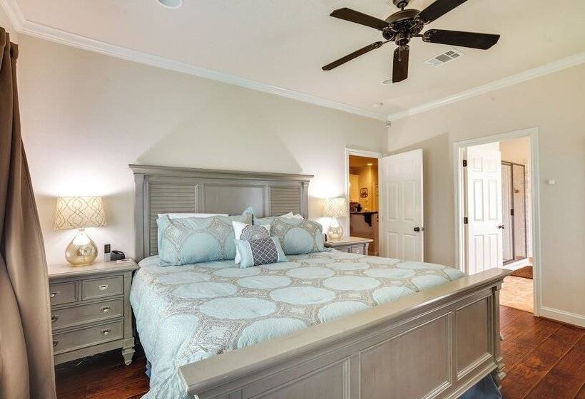 College Station Family Home: 3 Mi To Texas A&m!