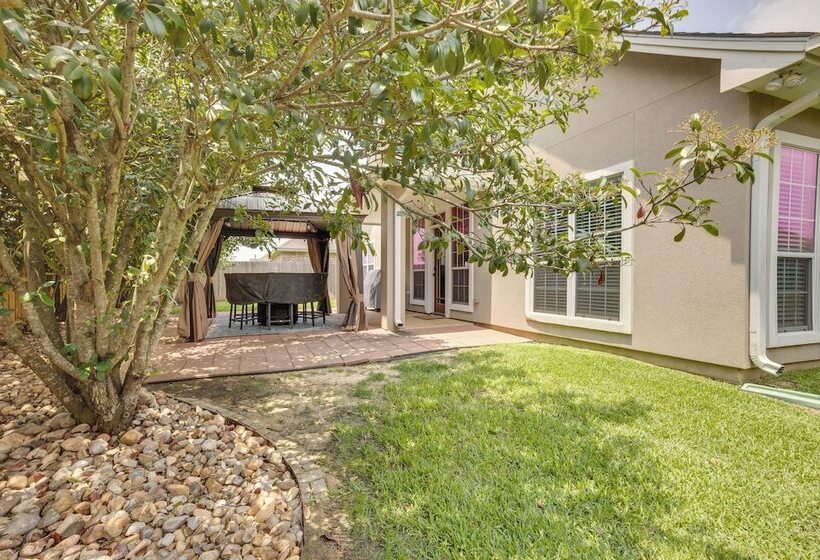 College Station Family Home: 3 Mi To Texas A&m!