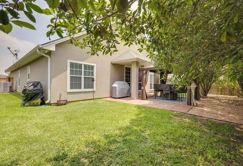 College Station Family Home: 3 Mi To Texas A&m!