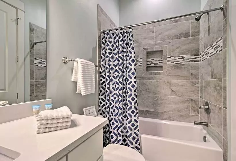 Gulf Shores Home W/ Shared Pool, 2 Blocks To Beach