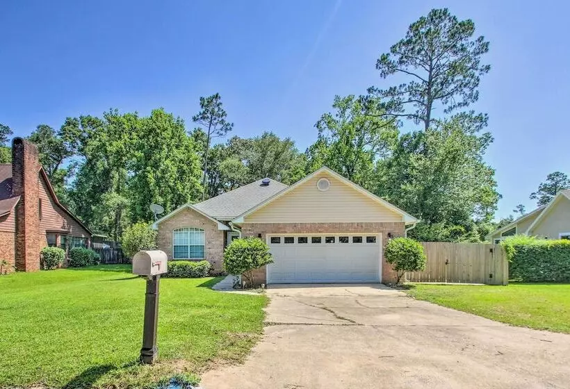 Cozy Modern Pensacola Home: Large Yard, Grill