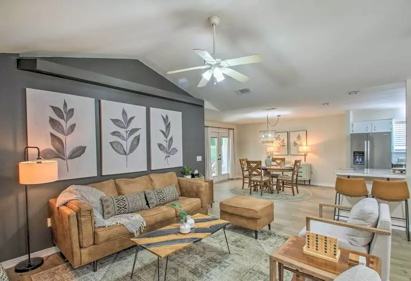 Cozy Modern Pensacola Home: Large Yard, Grill