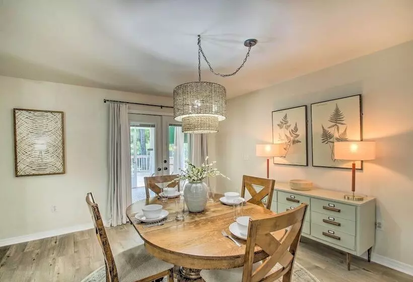 Cozy Modern Pensacola Home: Large Yard, Grill