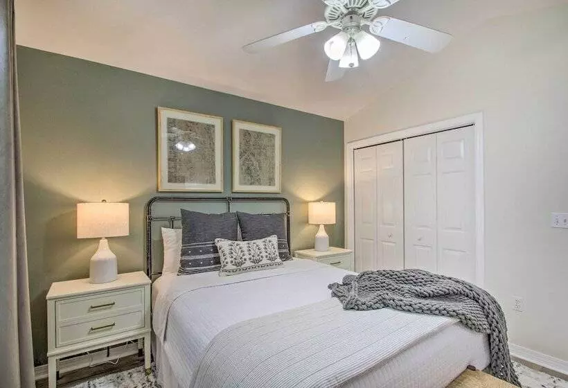 Cozy Modern Pensacola Home: Large Yard, Grill