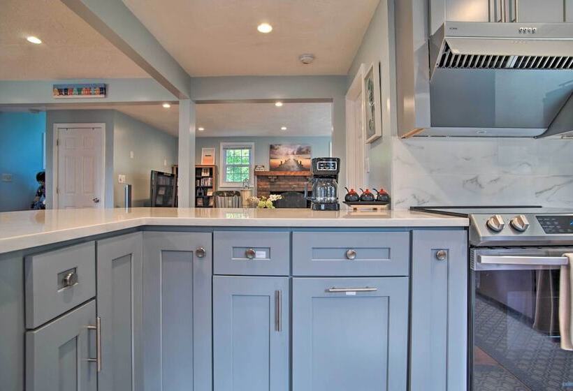 Cozy Plymouth Home   Walk To Bartlett Pond!