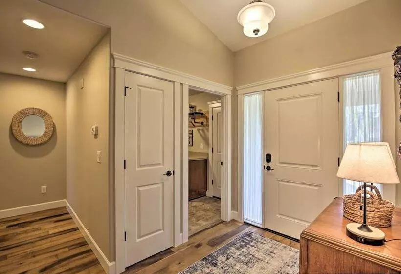 Cozy Retreat W/ Private Yard ~ 13 Mi To Salem