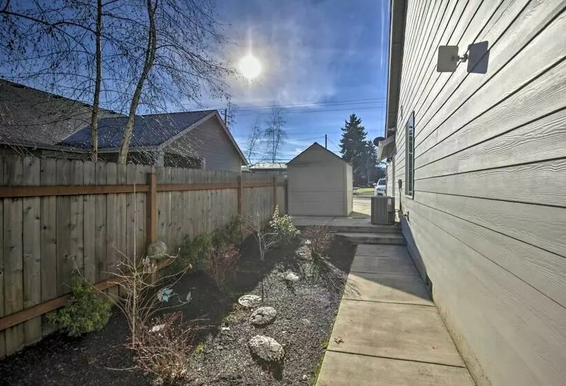 Cozy Retreat W/ Private Yard ~ 13 Mi To Salem