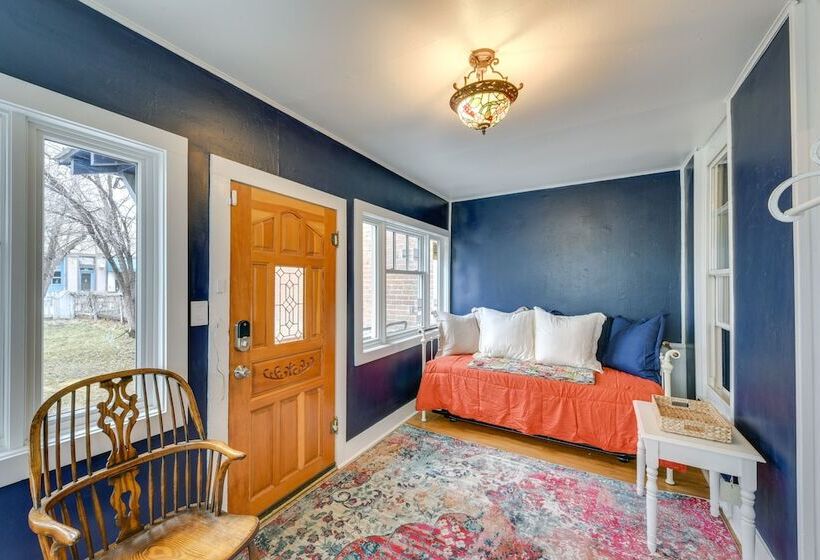 0601: Downtown Salida Cottage W/ Fireplace + Yard