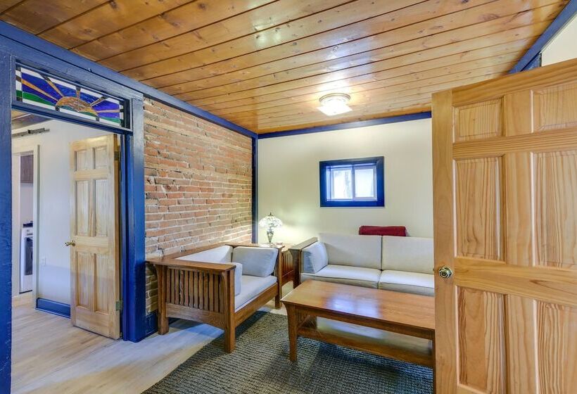 0601: Downtown Salida Cottage W/ Fireplace + Yard