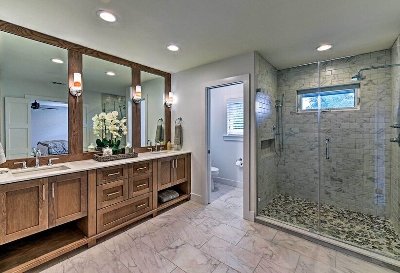 Elegant College Station Home Walk To Texas A & M