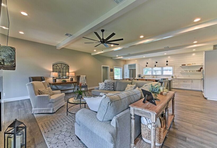 Elegant College Station Home Walk To Texas A & M