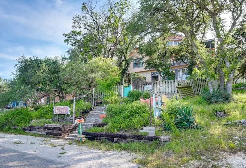 Exotic Home W/ Patio & Grill: Walk To Canyon Lake!