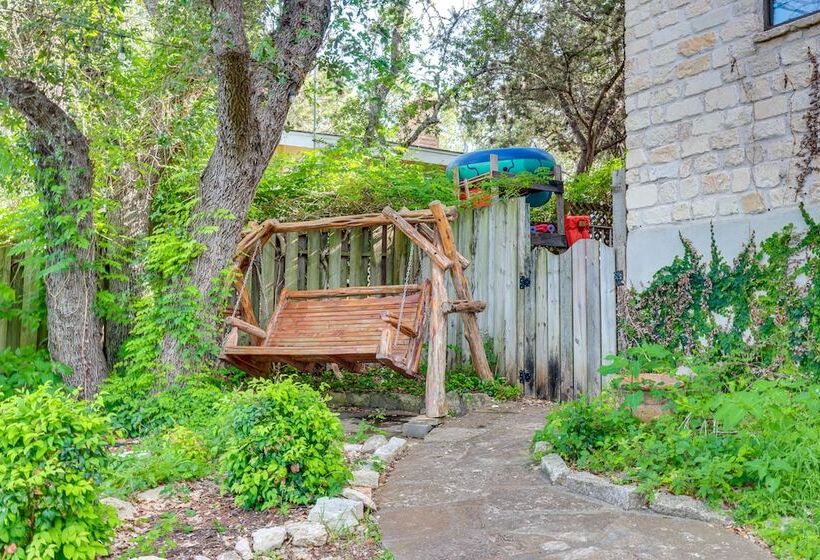 Exotic Home W/ Patio & Grill: Walk To Canyon Lake!