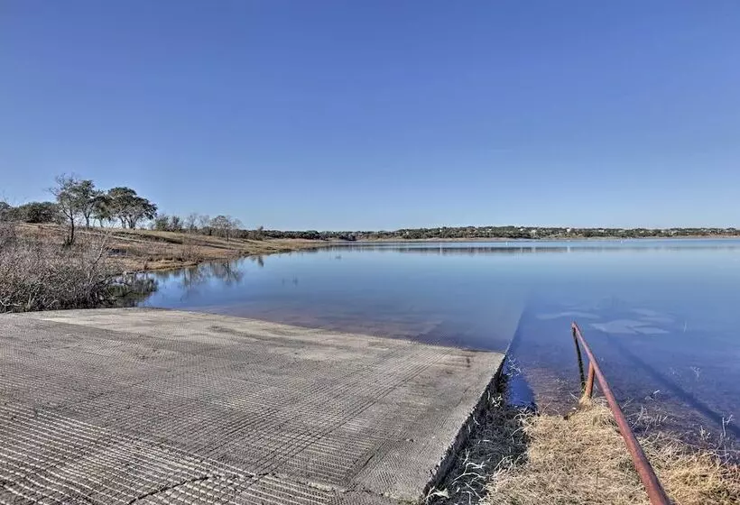 Exotic Home W/ Patio & Grill: Walk To Canyon Lake!