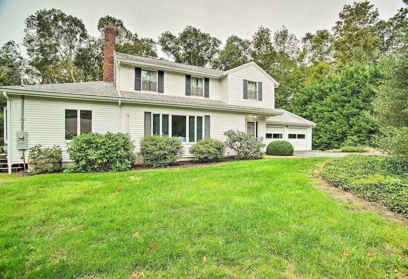 Falmouth Retreat W/ Sunroom   Walk To Beaches