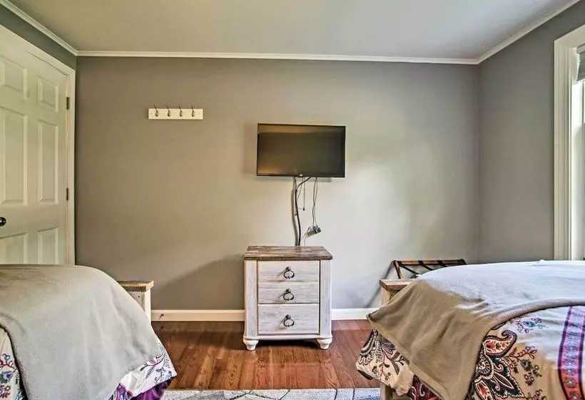 Family Friendly Tisbury Escape   Walk To Town