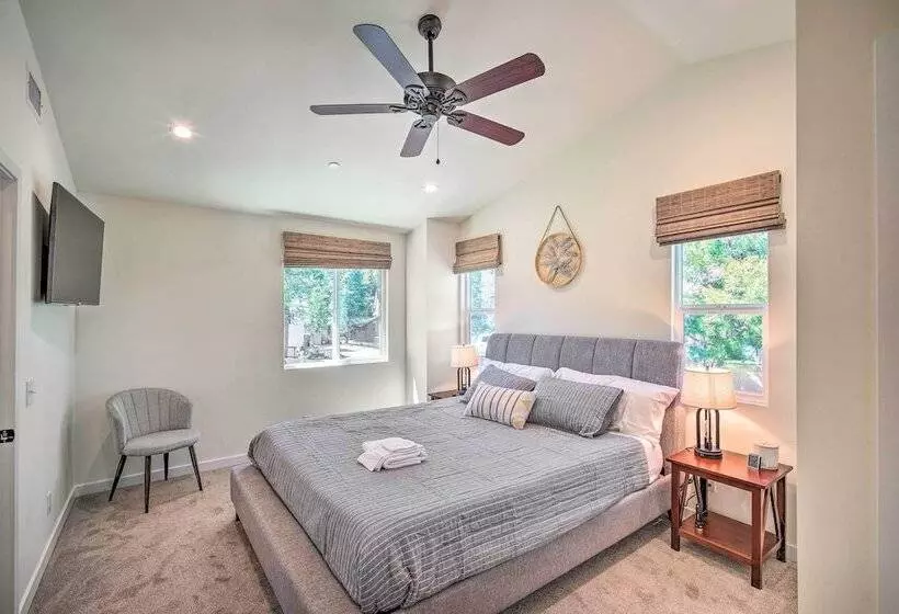 Family Home W/ Deck & View, 4 Mi To Lake Arrowhead