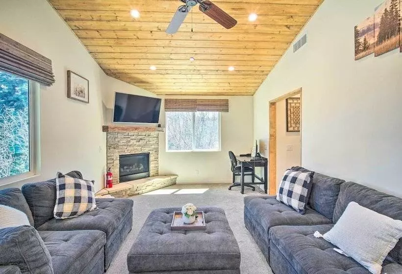 Family Home W/ Deck & View, 4 Mi To Lake Arrowhead