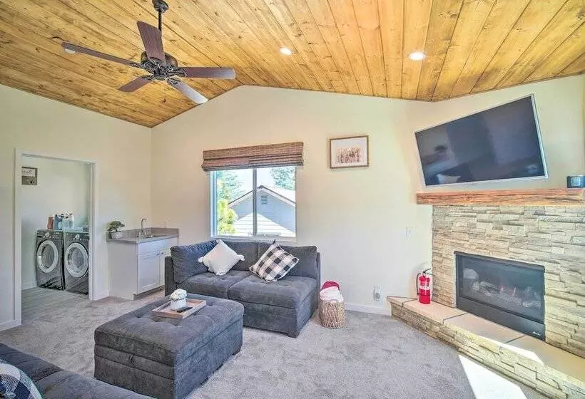 Family Home W/ Deck & View, 4 Mi To Lake Arrowhead