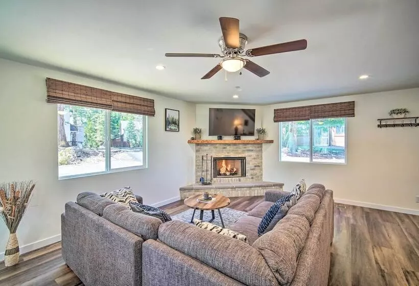 Family Home W/ Deck & View, 4 Mi To Lake Arrowhead