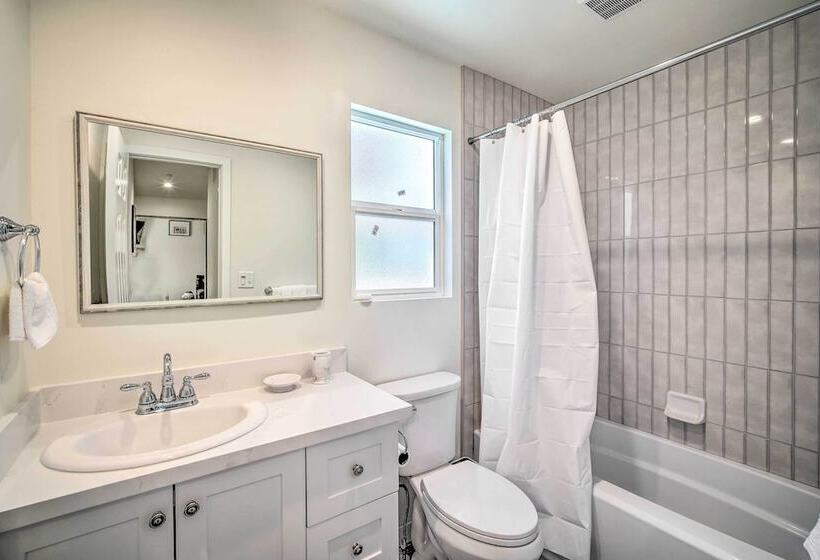 Family Home W/ Deck & View, 4 Mi To Lake Arrowhead