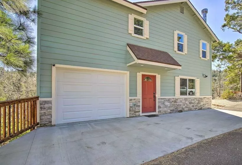 Family Home W/ Deck & View, 4 Mi To Lake Arrowhead