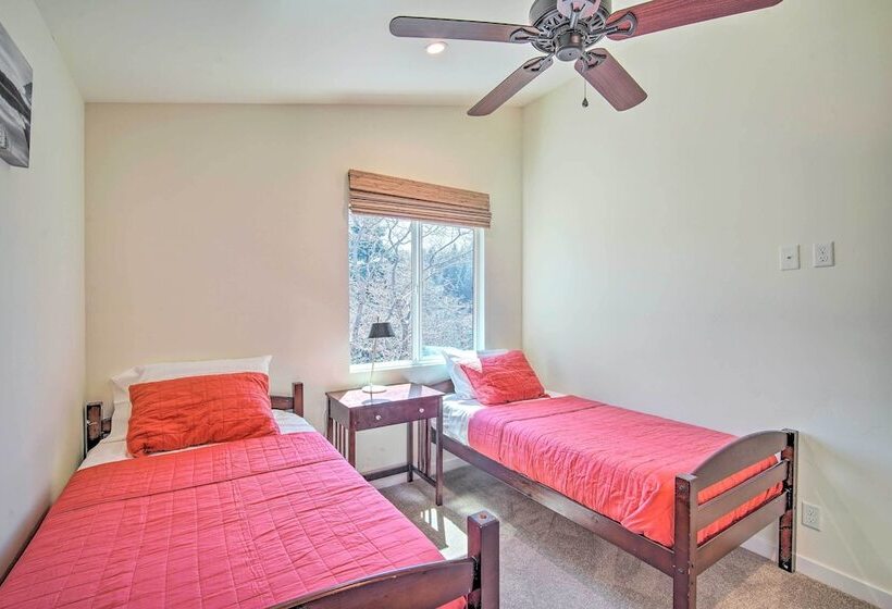 Family Home W/ Deck & View, 4 Mi To Lake Arrowhead